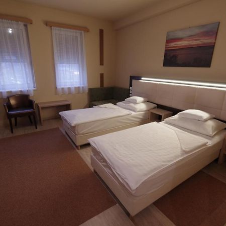 Hotel Vadaszkuert Superior Székesfehérvár Extérieur photo