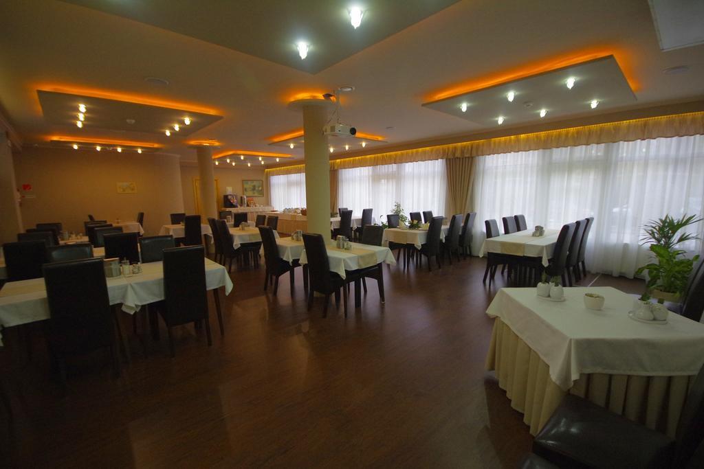 Hotel Vadaszkuert Superior Székesfehérvár Extérieur photo