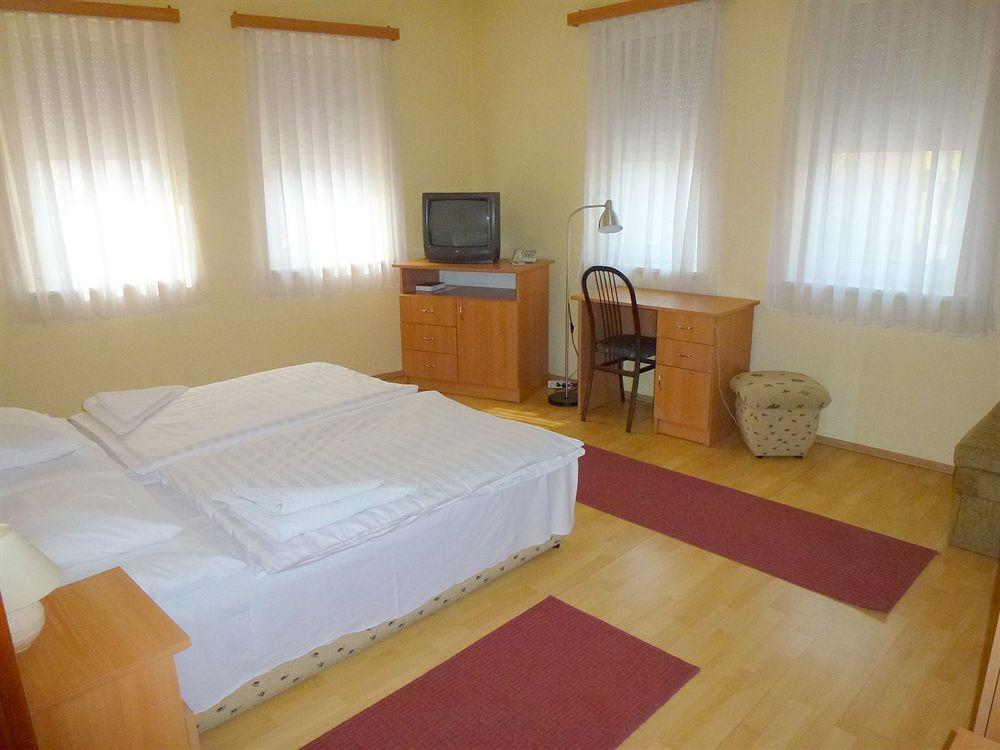 Hotel Vadaszkuert Superior Székesfehérvár Extérieur photo
