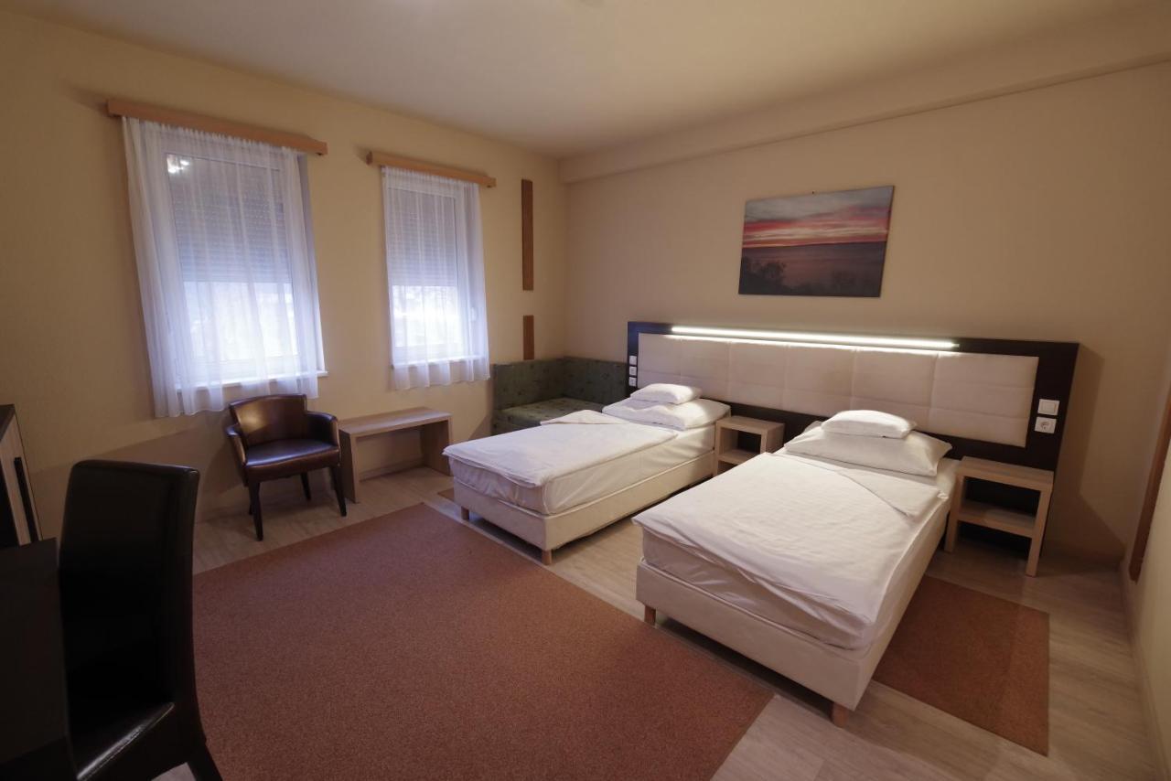 Hotel Vadaszkuert Superior Székesfehérvár Extérieur photo