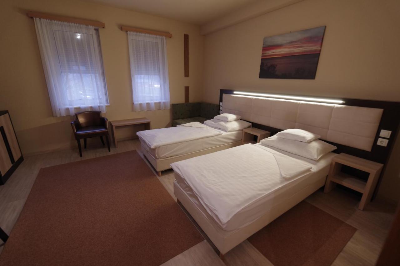 Hotel Vadaszkuert Superior Székesfehérvár Extérieur photo