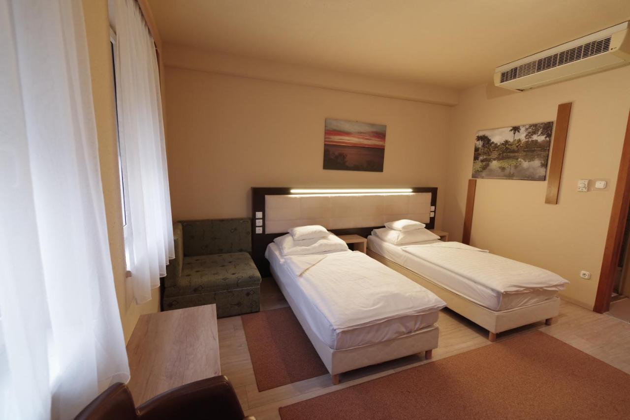 Hotel Vadaszkuert Superior Székesfehérvár Extérieur photo