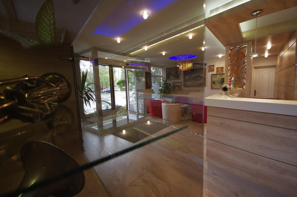 Hotel Vadaszkuert Superior Székesfehérvár Extérieur photo